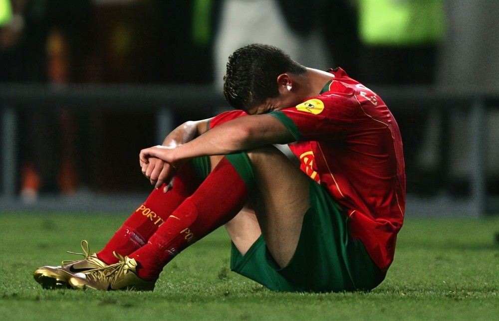 C罗在塞尔维亚队比赛中败北，挺进下一轮引发热议！的简单介绍